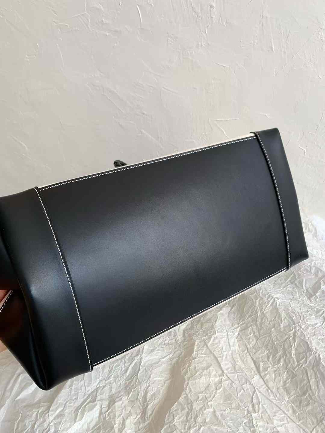 Bottega Veneta Bv Andiamo Bag view 6