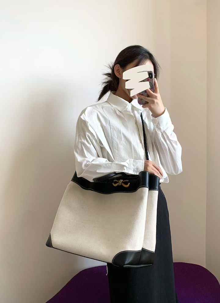 Bottega Veneta Bv Andiamo Bag view 9