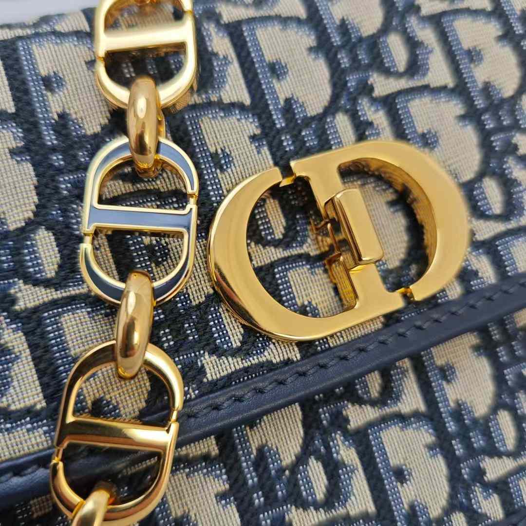 Dior 30 Montaigne Avenue Bag view 2