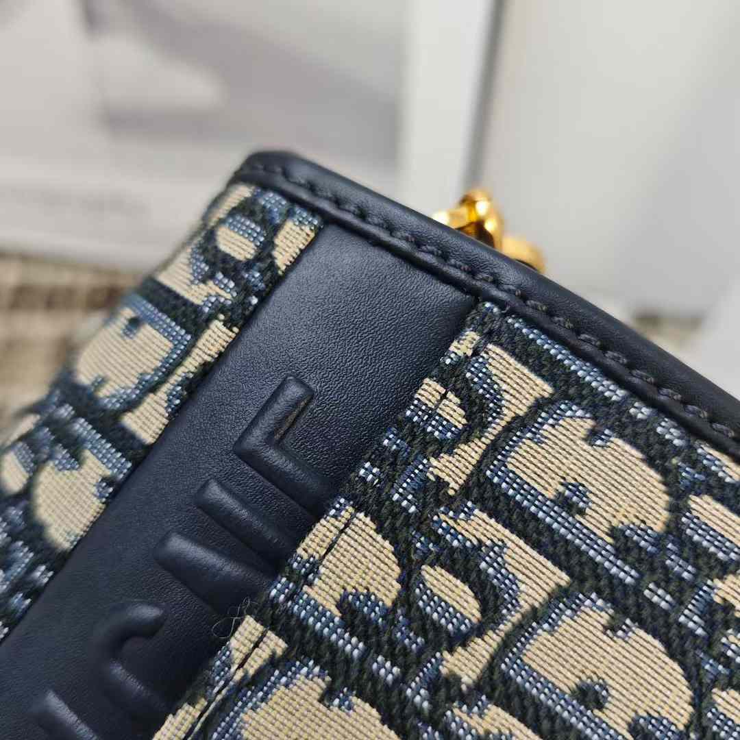 Dior 30 Montaigne Avenue Bag view 5