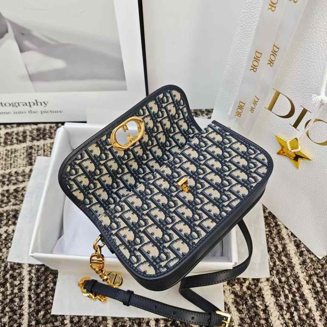 Dior 30 Montaigne Avenue Bag view 7