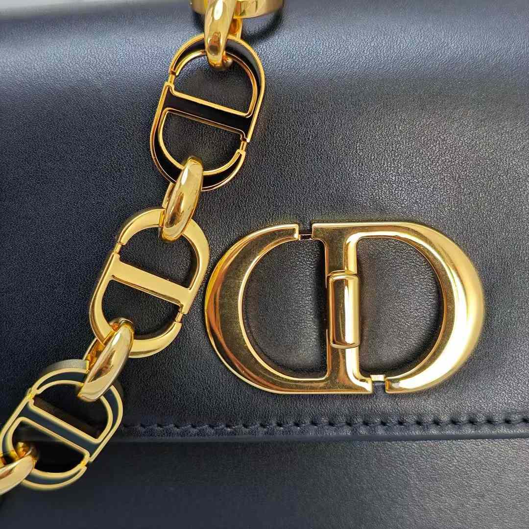 Dior 30 Montaigne Avenue Bag view 4