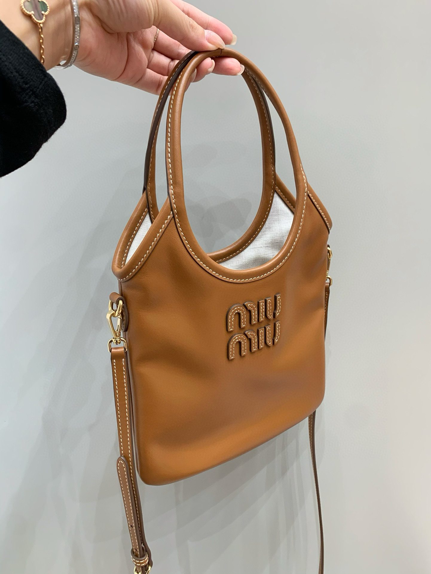 Miu Miu IVY leather handbag view 7
