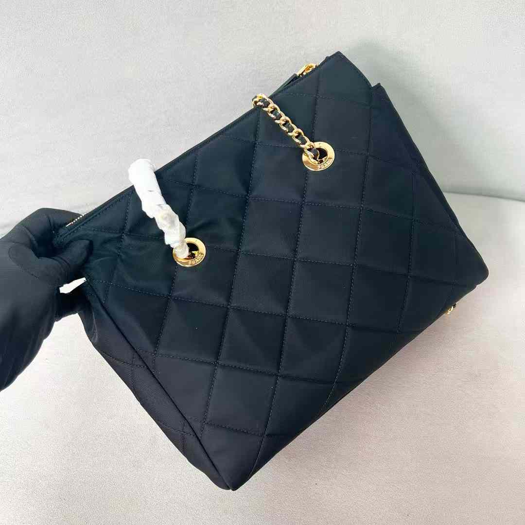 Prada Re-Edition1995 Bag view 3