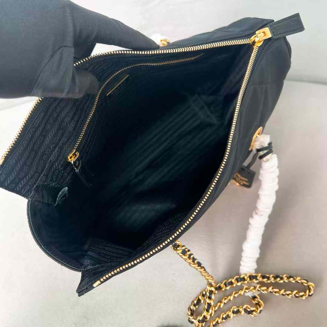 Prada Re-Edition1995 Bag view 7