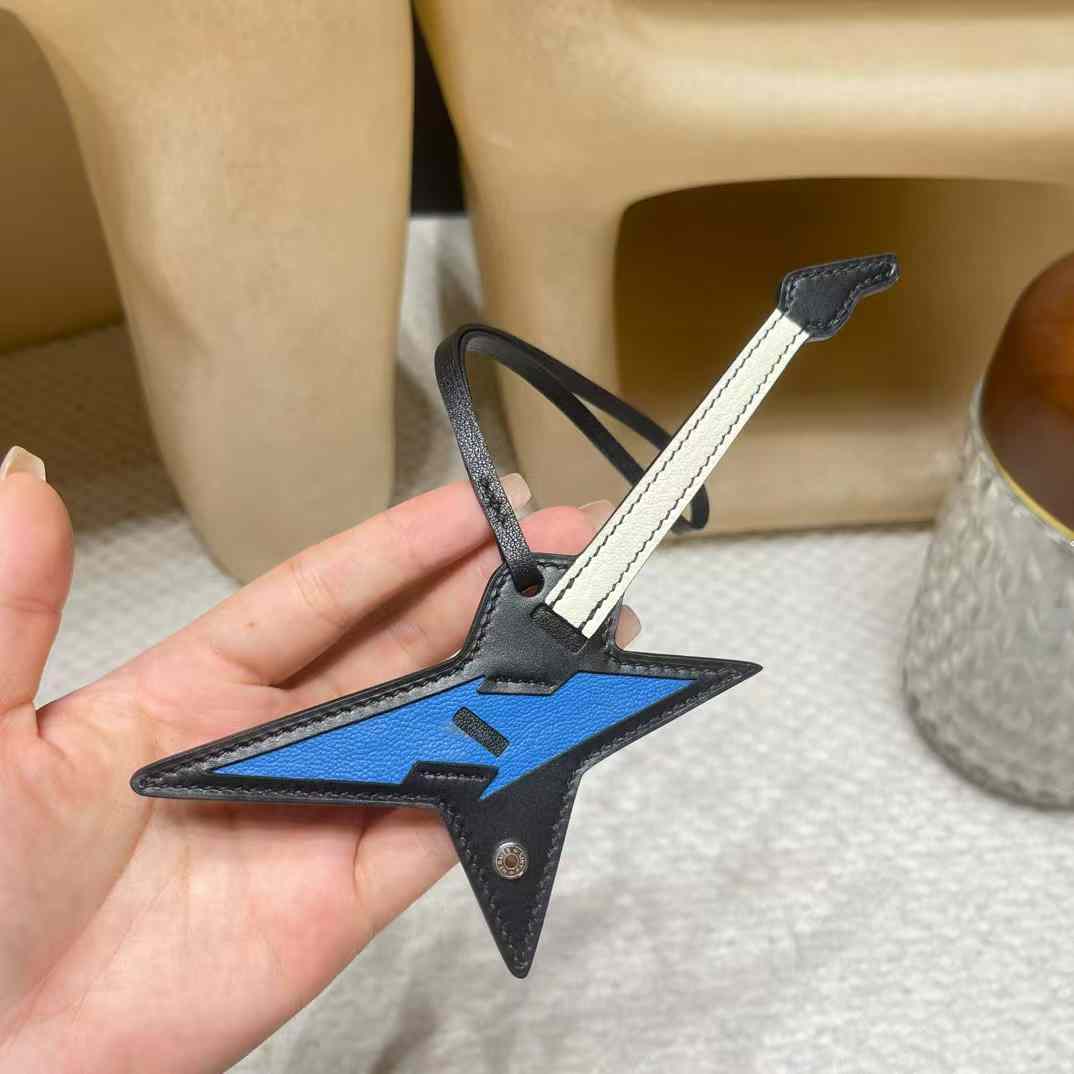 Hermès ROCK Guitar pendant view 1