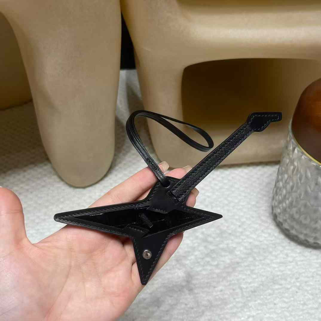 Hermès ROCK Guitar pendant view 10