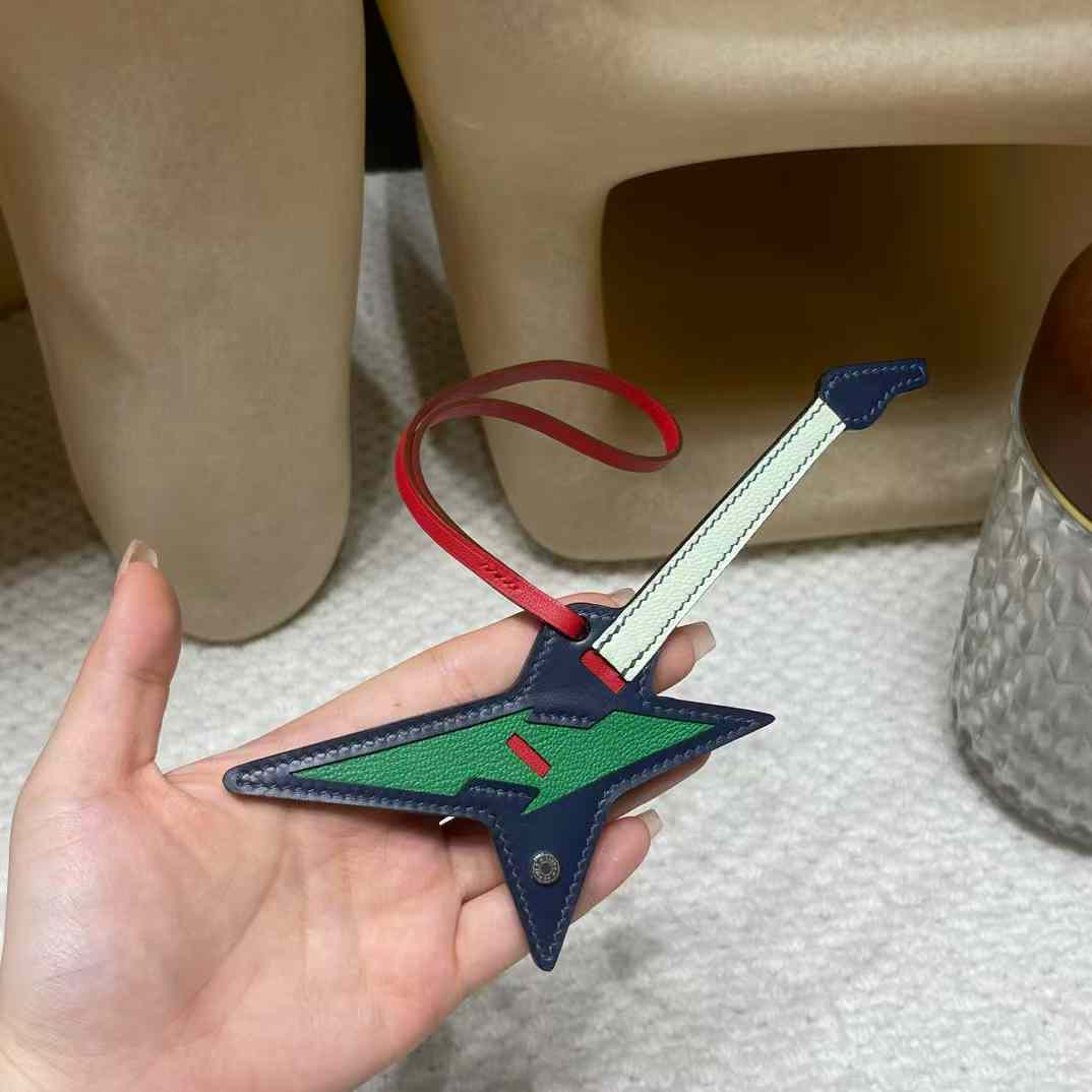 Hermès ROCK Guitar pendant view 2
