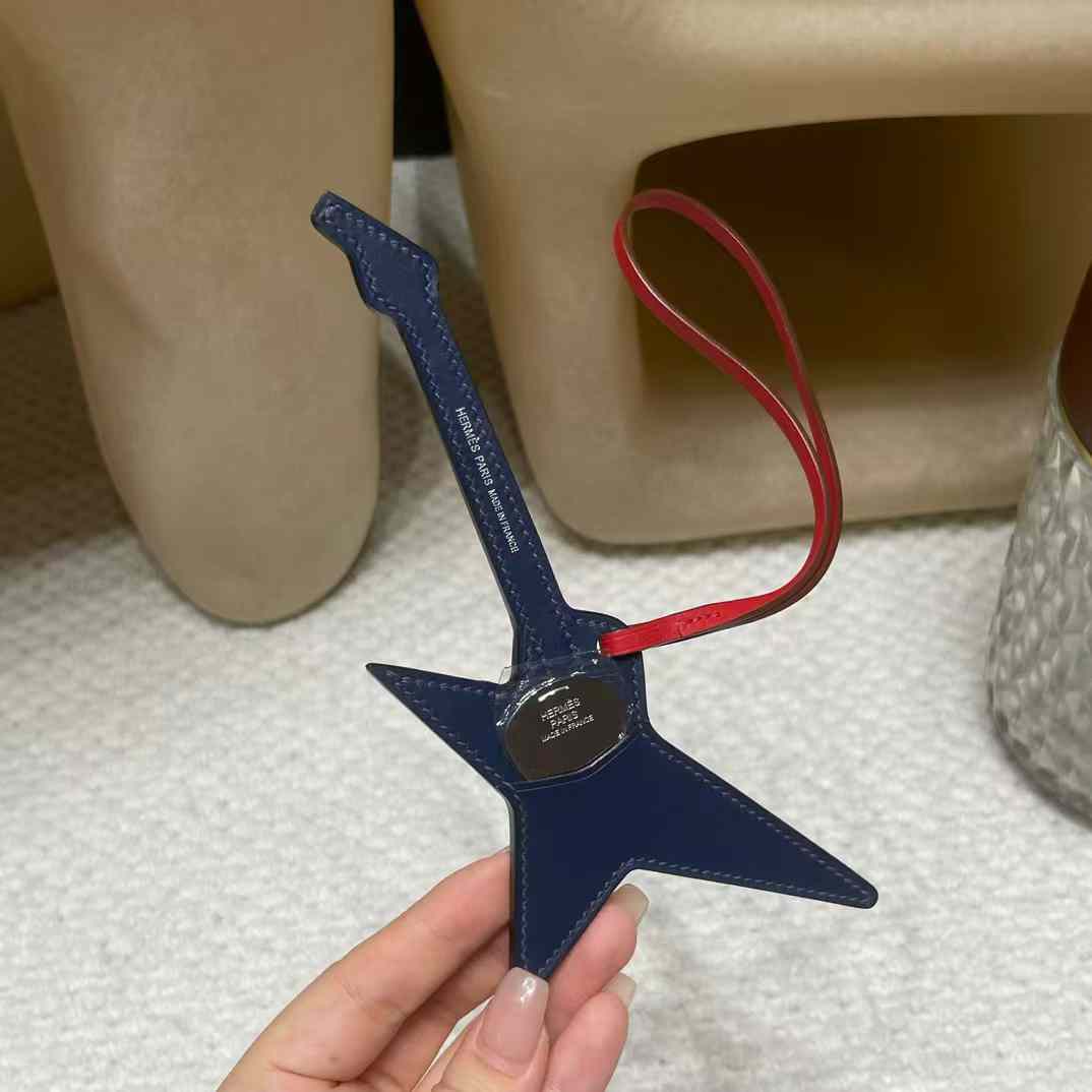 Hermès ROCK Guitar pendant view 3