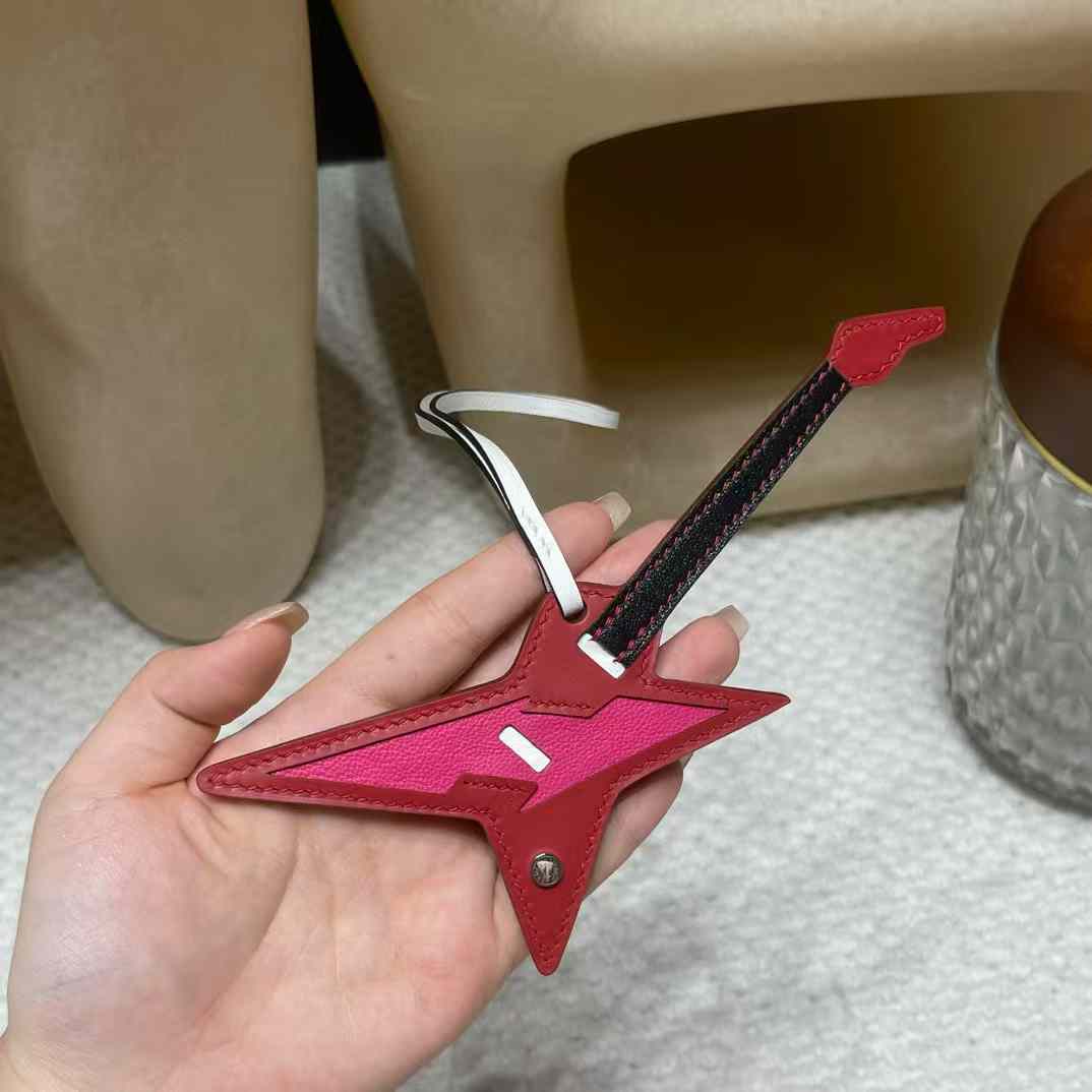Hermès ROCK Guitar pendant view 4