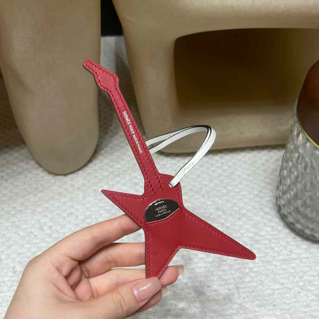 Hermès ROCK Guitar pendant view 5
