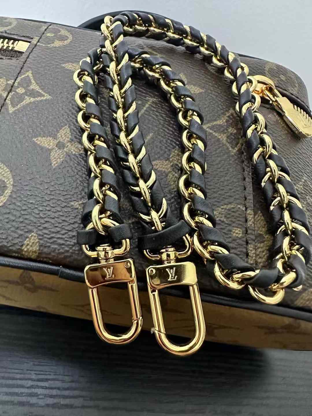 Louis Vuitton Vanity Chain Pouch M47125 view 6