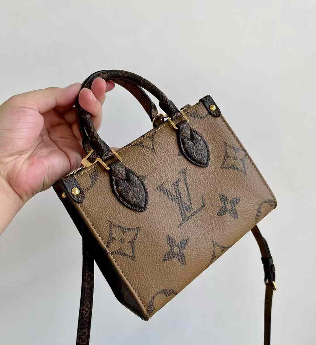 Louis Vuitton OnTheGo BB M46839 view 2