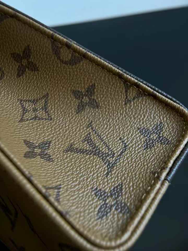 Louis Vuitton OnTheGo BB M46839 view 5