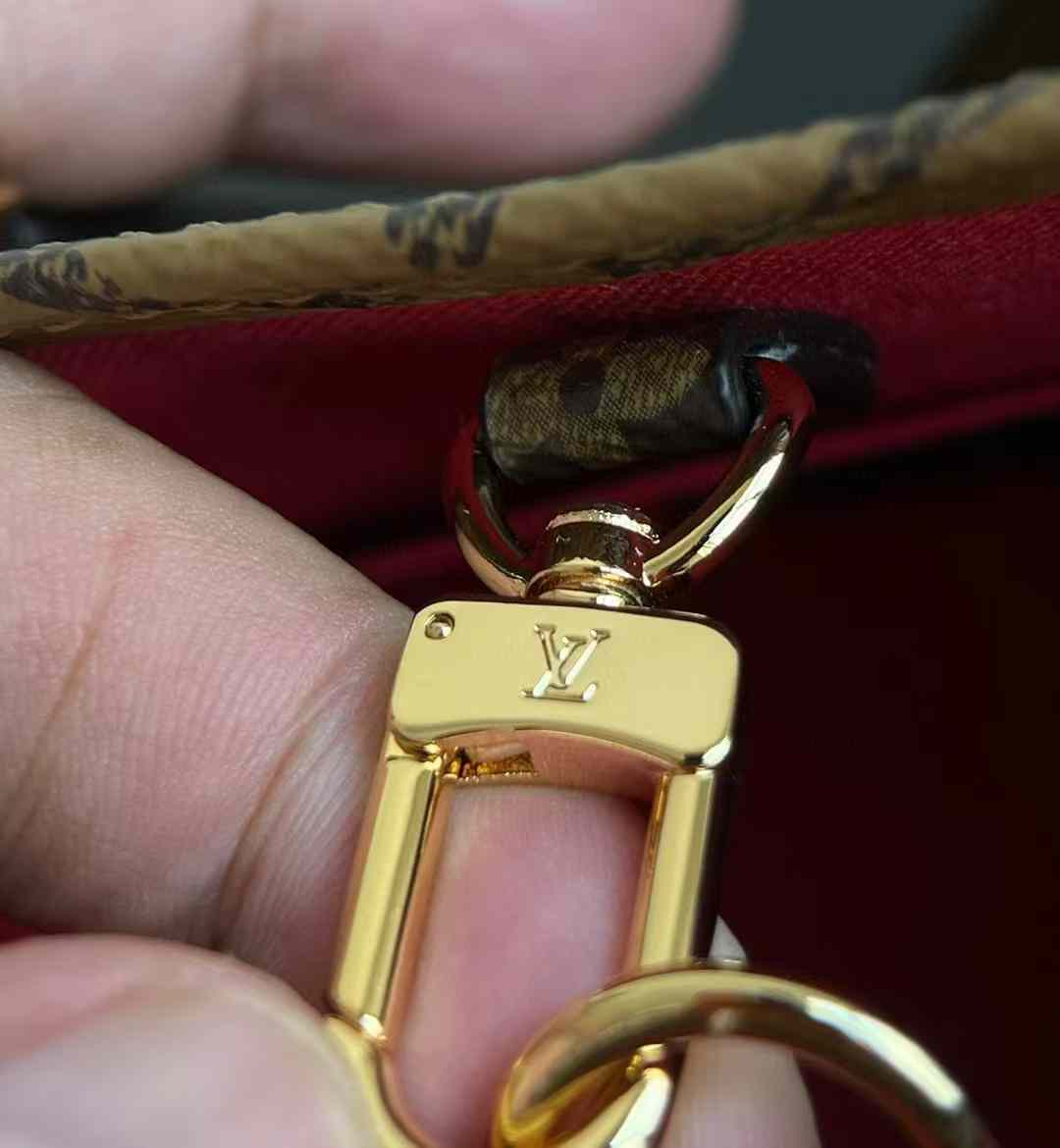 Louis Vuitton OnTheGo BB M46839 view 8
