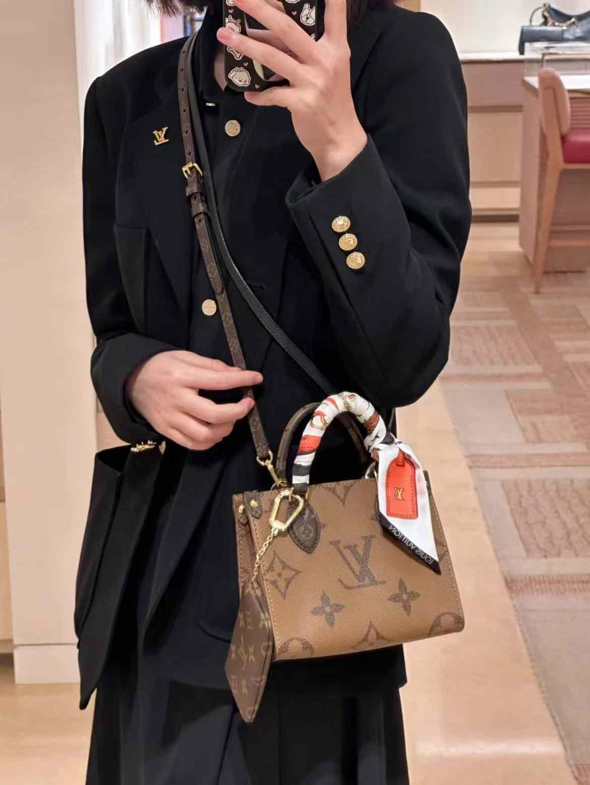 Louis Vuitton OnTheGo BB M46839 view 9