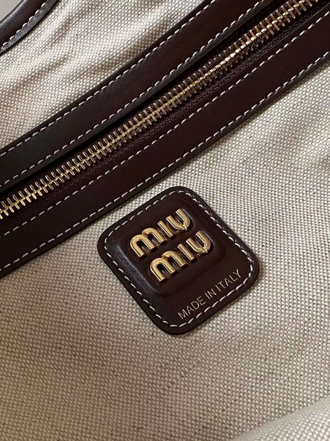 Miu Miu IVY leather bag view 7