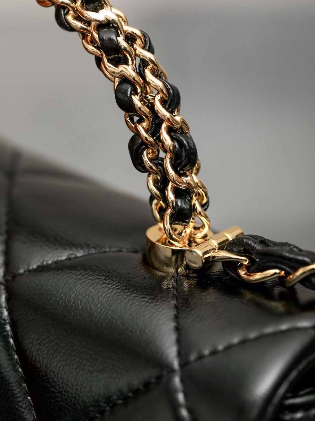 Chanel mouth cover with handle view 4