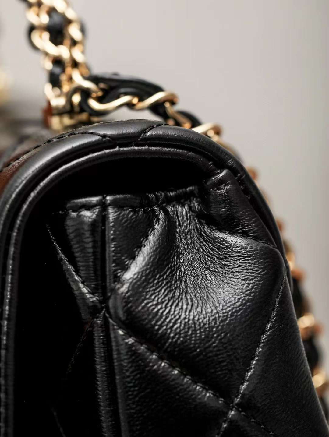 Chanel mouth cover with handle view 7