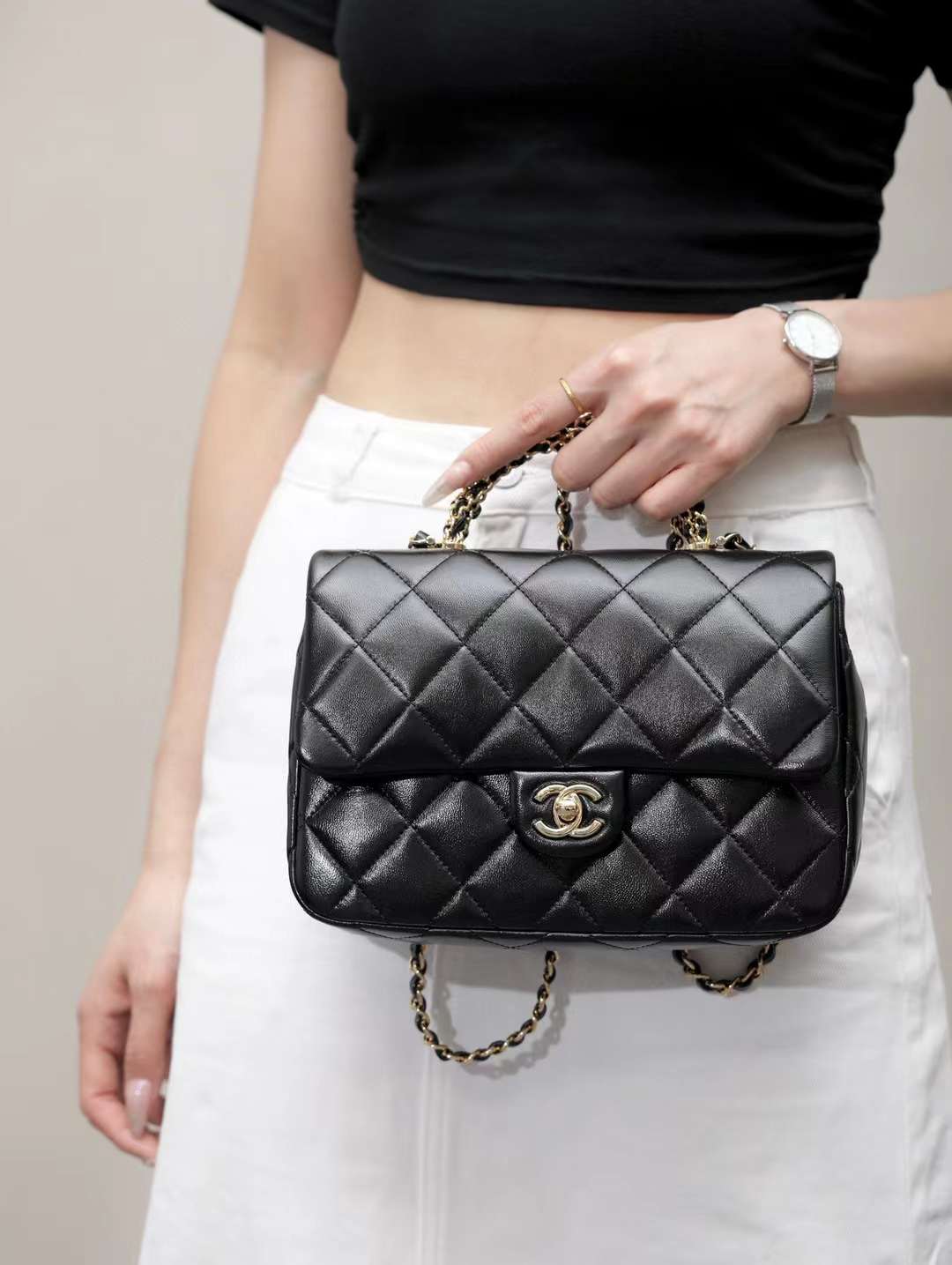 Chanel mouth cover with handle view 9
