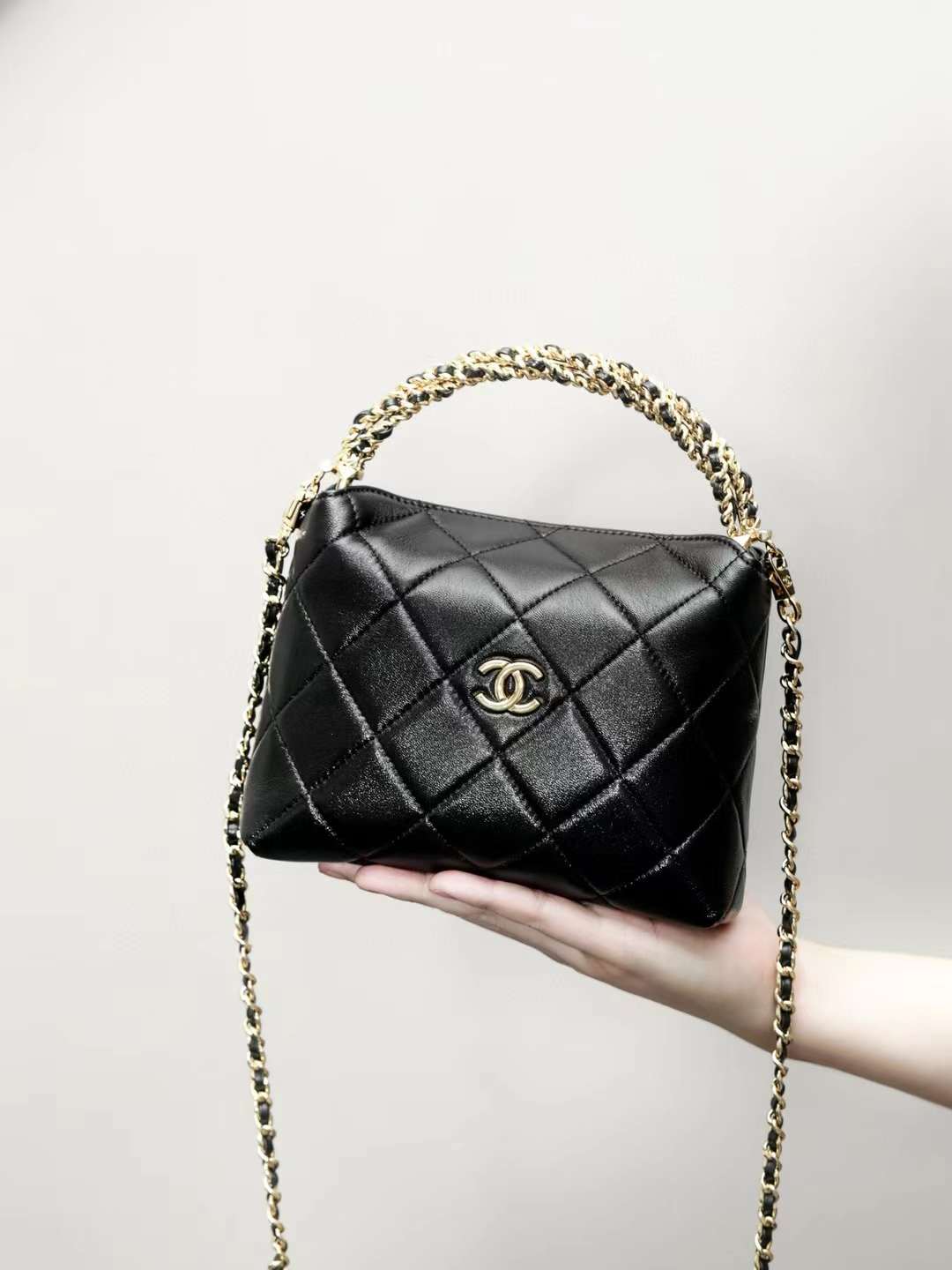 Chanel Pochette Avec Chaine view 1