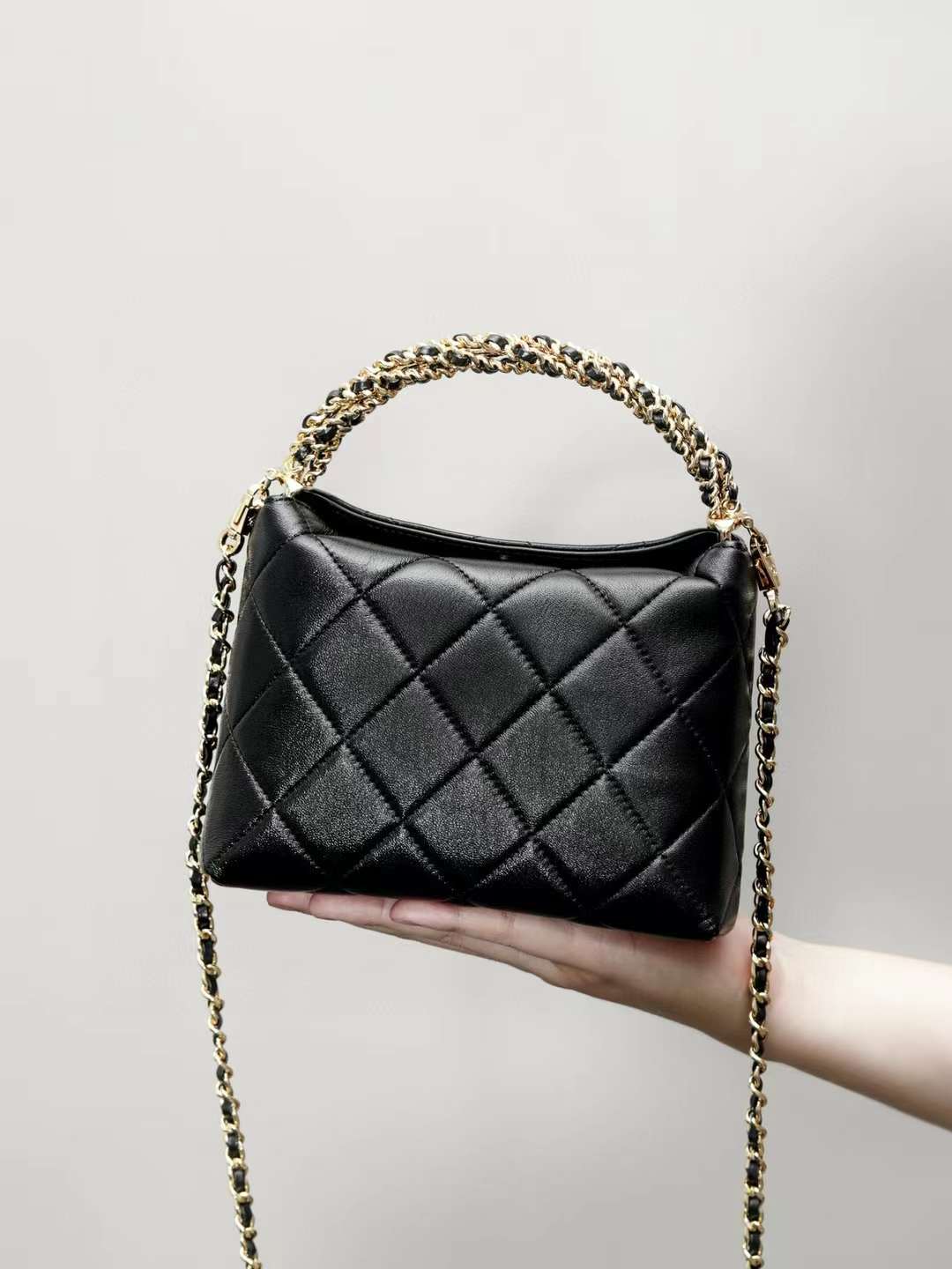 Chanel Pochette Avec Chaine view 2