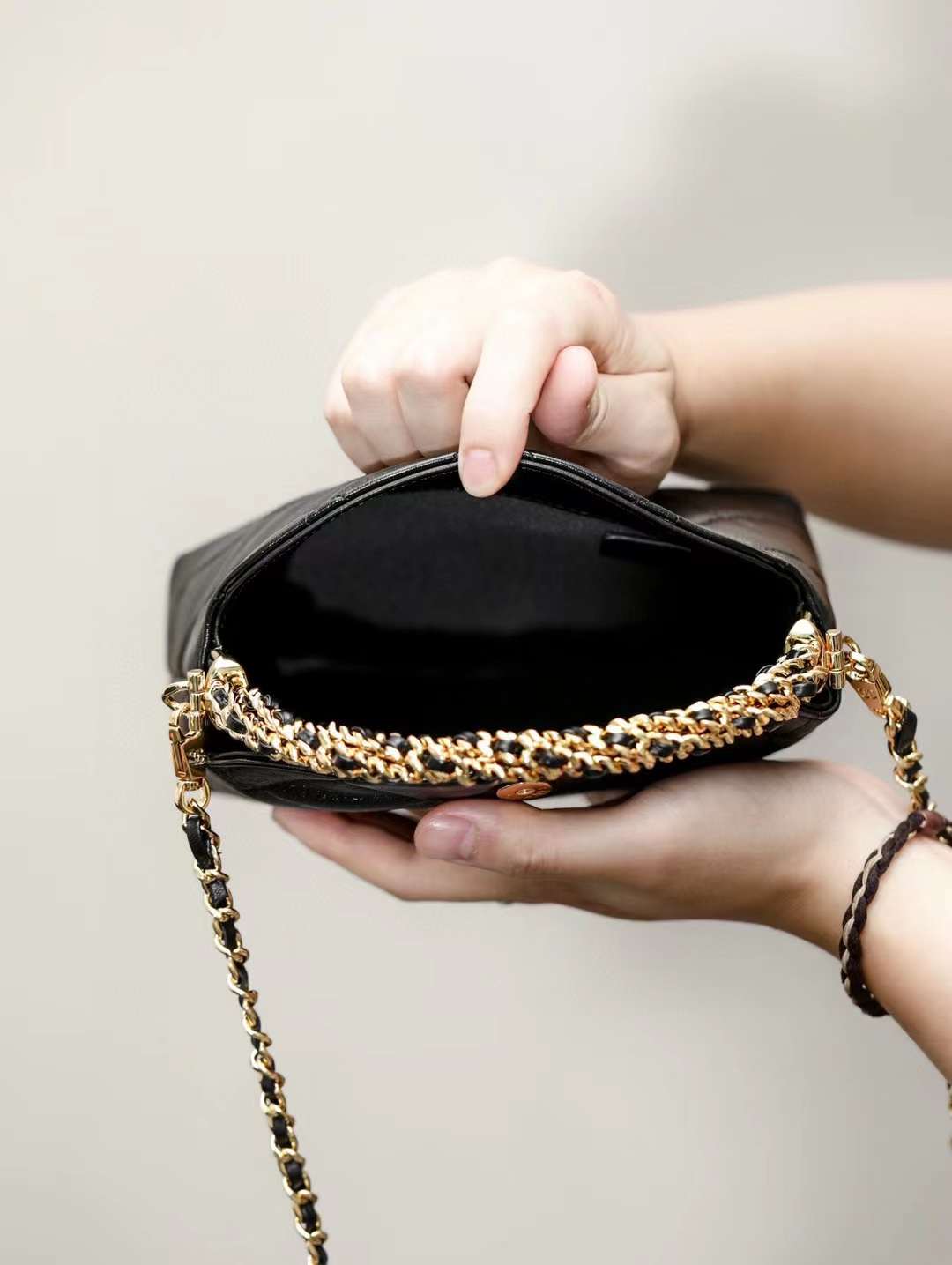 Chanel Pochette Avec Chaine view 3