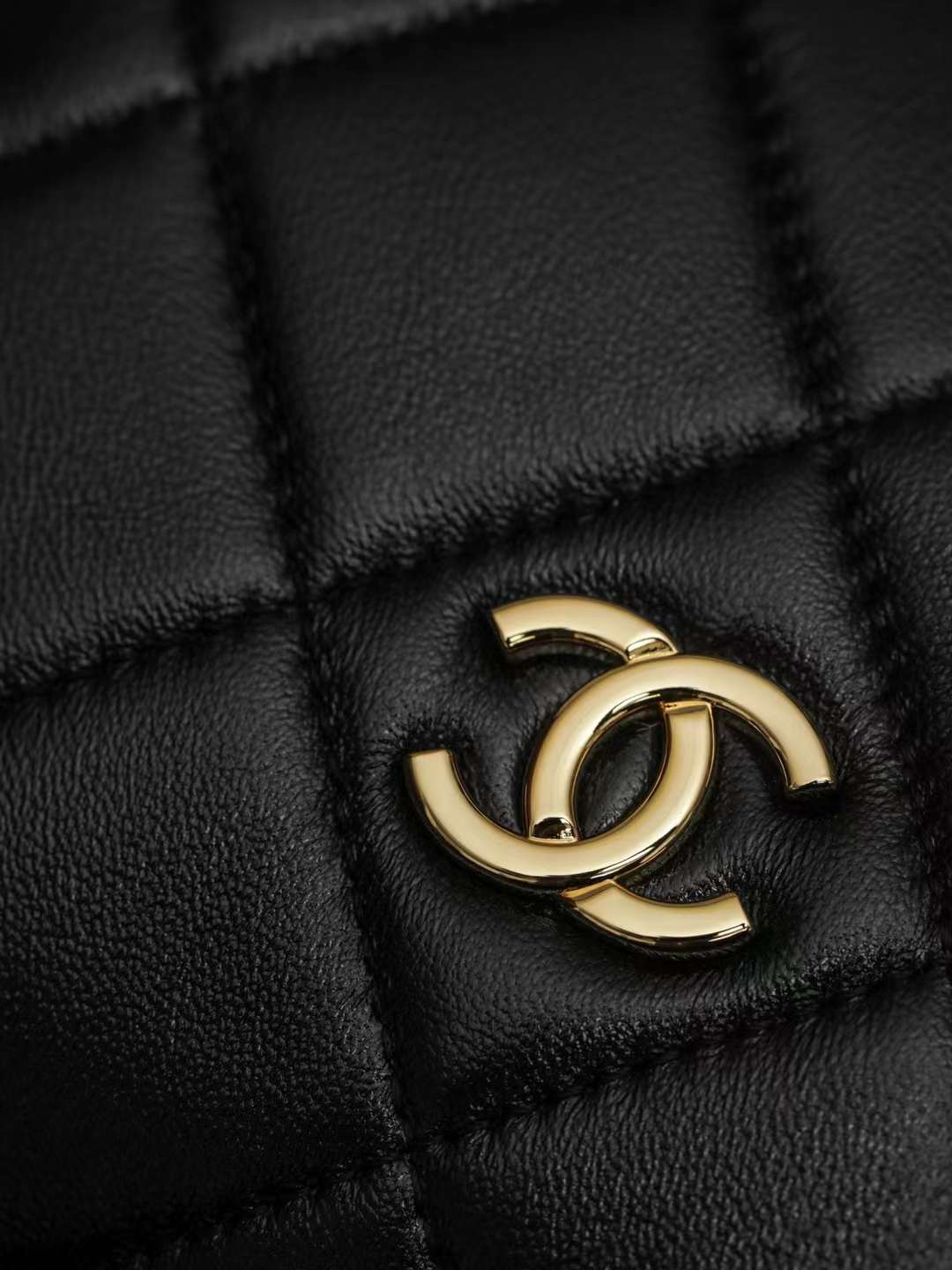 Chanel Pochette Avec Chaine view 4