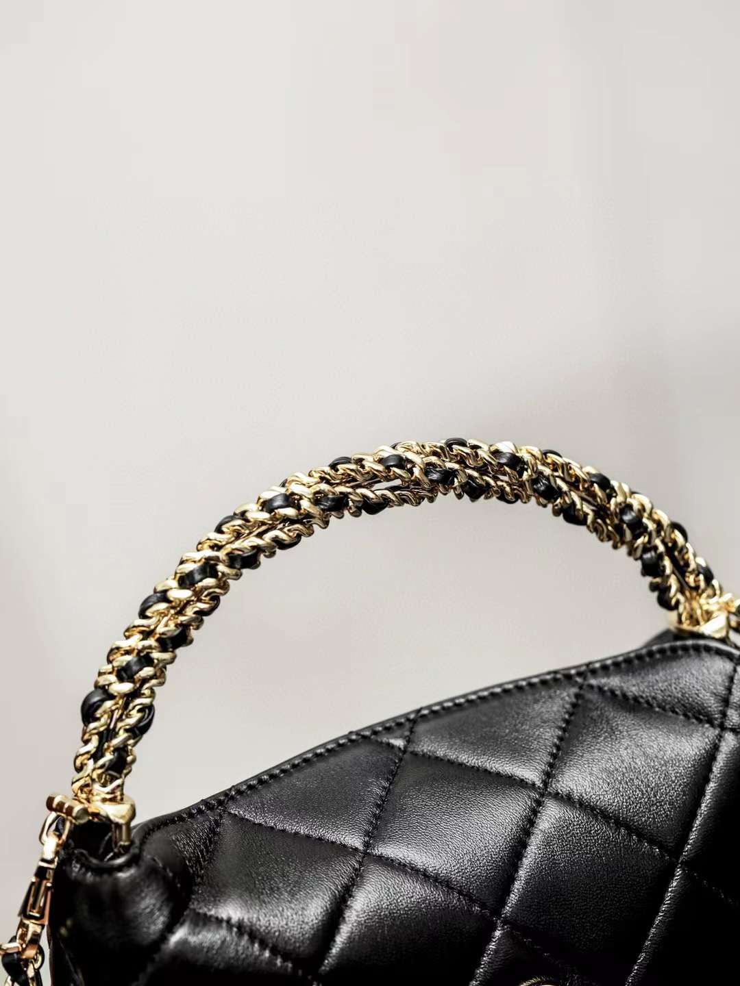 Chanel Pochette Avec Chaine view 9