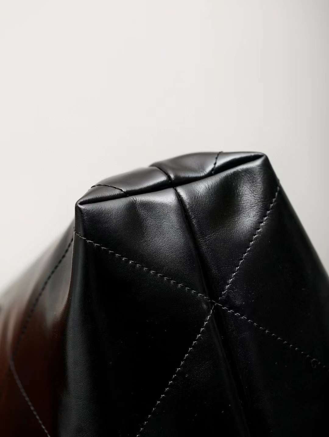 Chanel 22 Handbag view 4