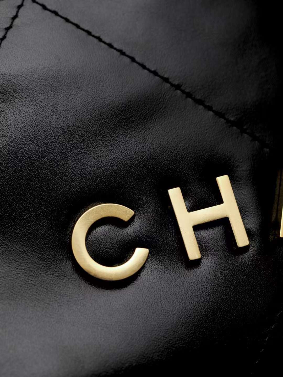 Chanel 22 Handbag view 6