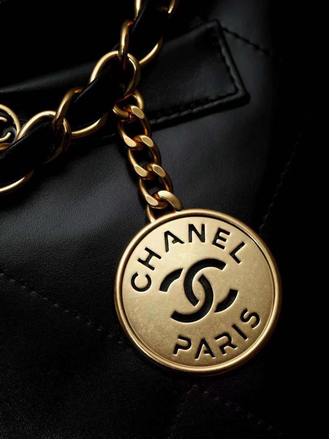 Chanel 22 Handbag view 7