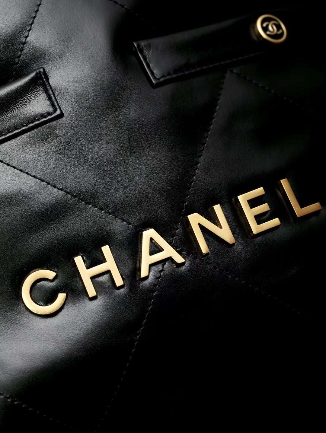Chanel 22 Handbag view 8