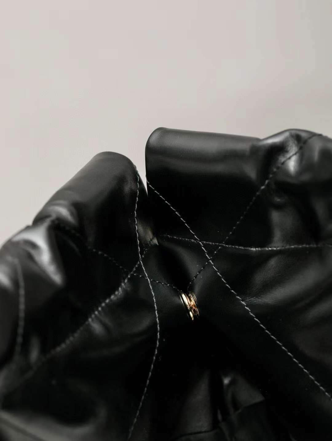Chanel 22 Handbag view 9