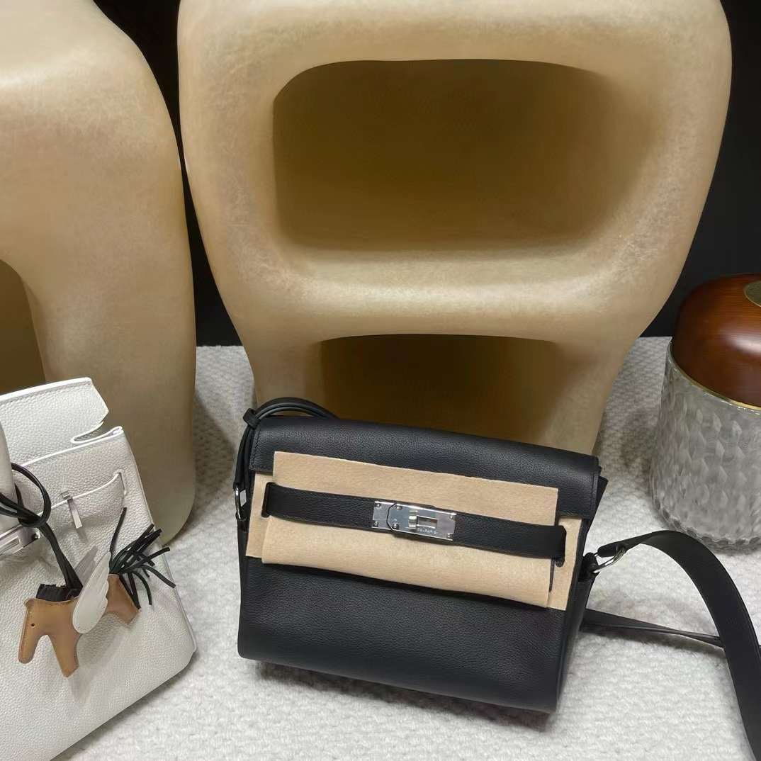Hermès Kelly Messenger view 2
