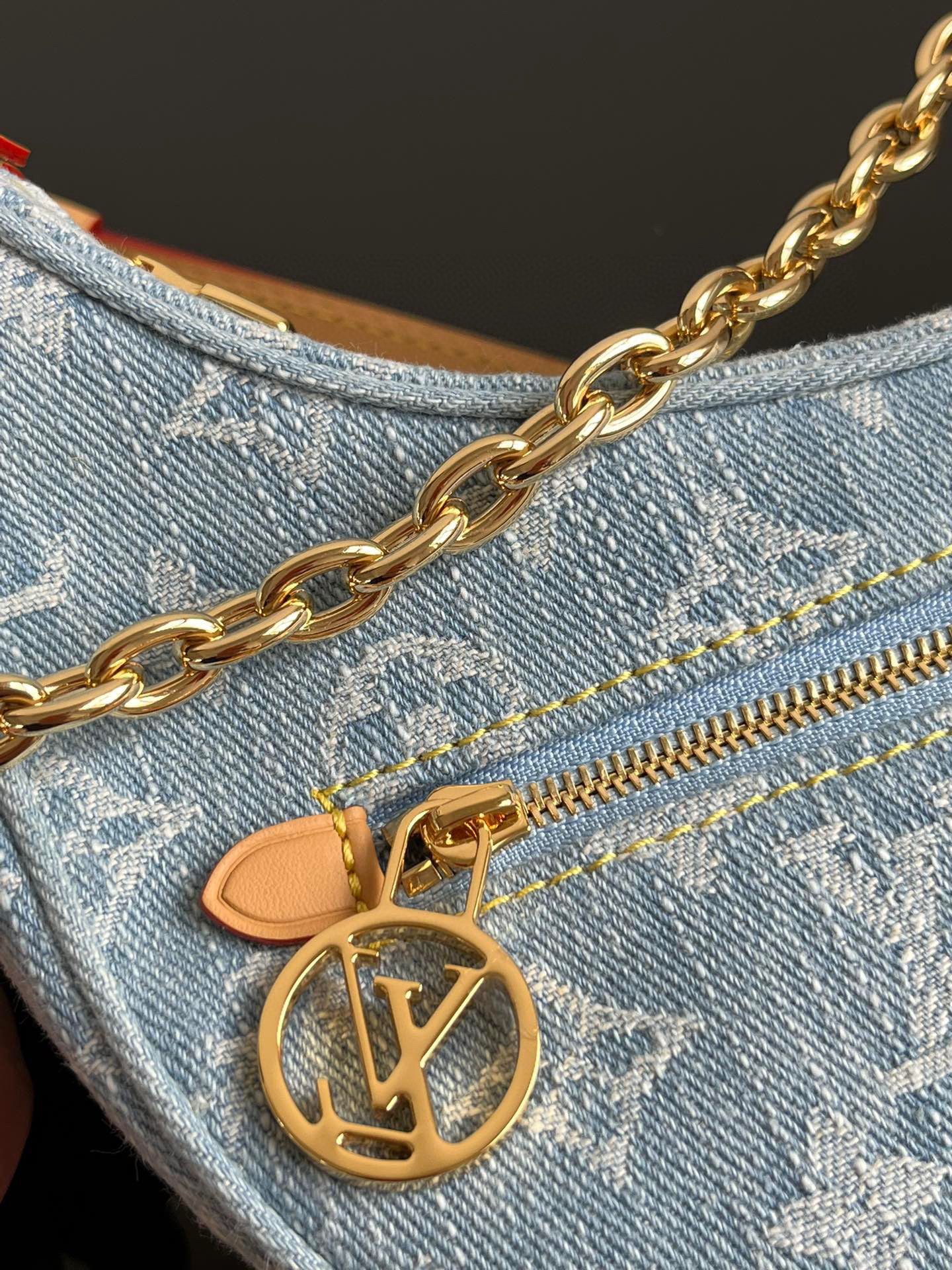 Louis Vuitton LOOP handbag view 17
