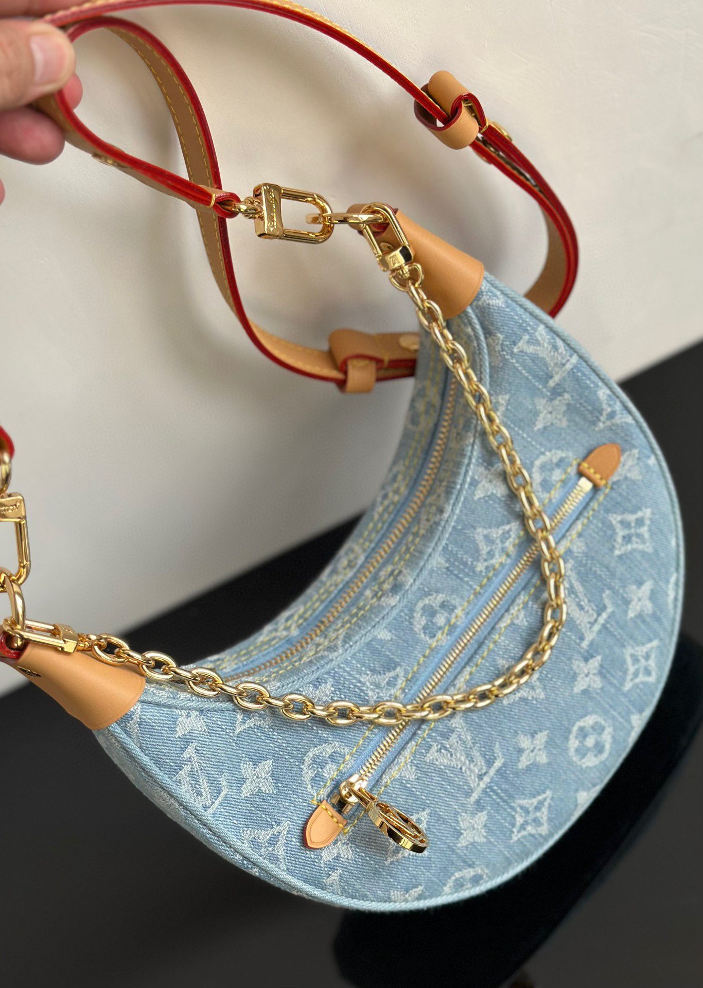 Louis Vuitton LOOP handbag view 5