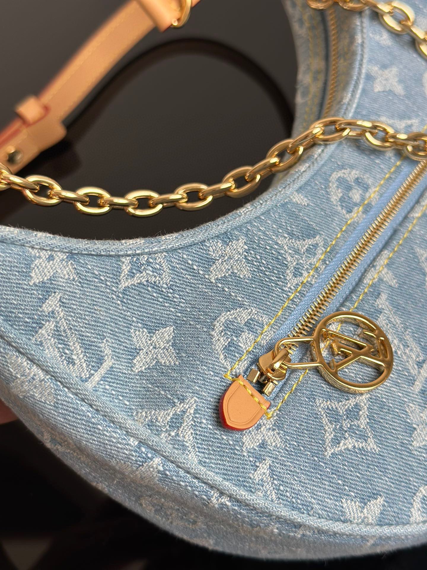 Louis Vuitton LOOP handbag view 9