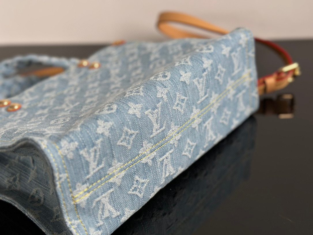 Louis Vuitton LET GO Small handbag view 8