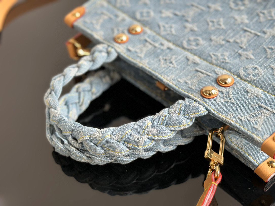 Louis Vuitton LET GO Small handbag view 9