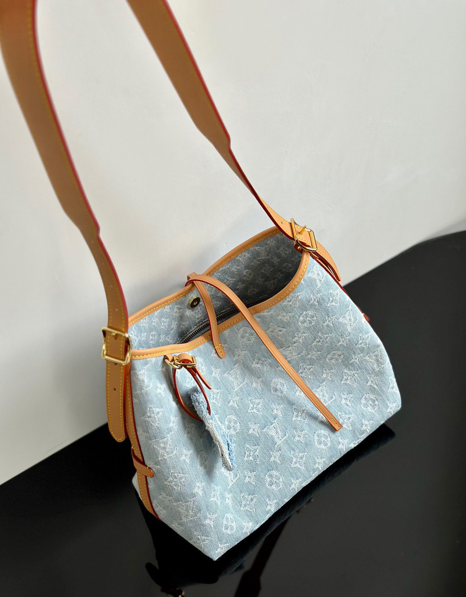 Louis Vuitton CARRYALL Small handbag view 2