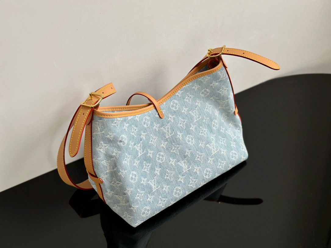 Louis Vuitton CARRYALL Small handbag view 4