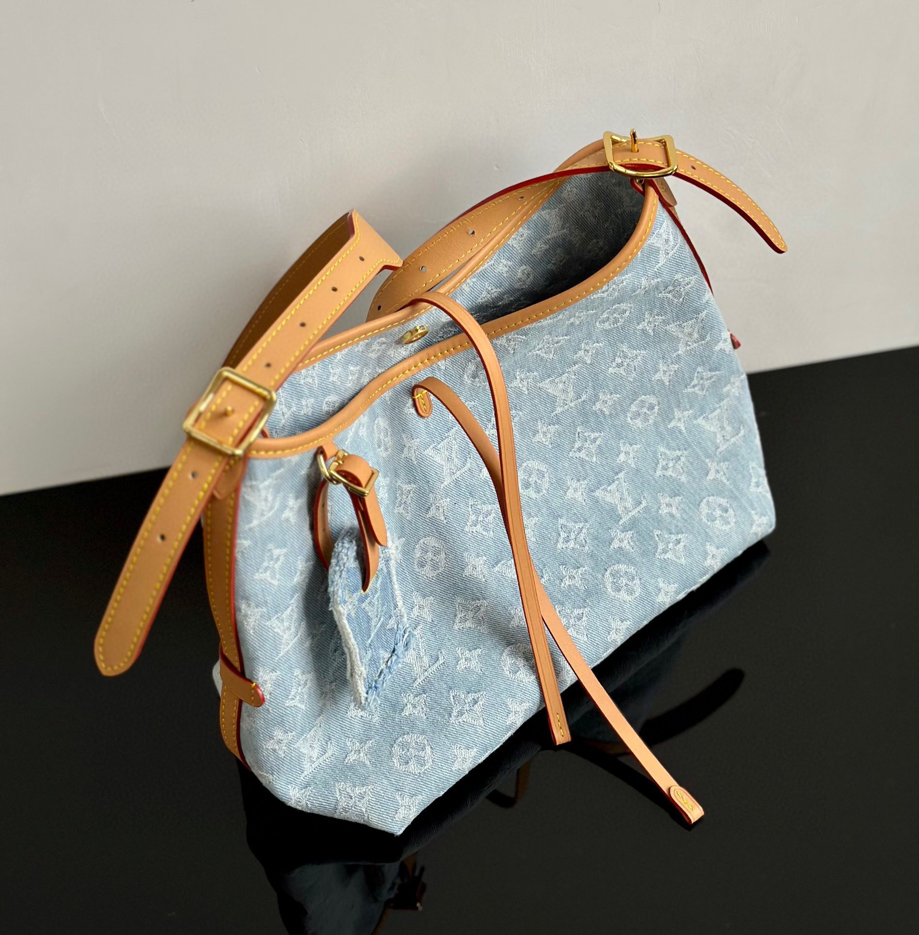 Louis Vuitton CARRYALL Small handbag view 5