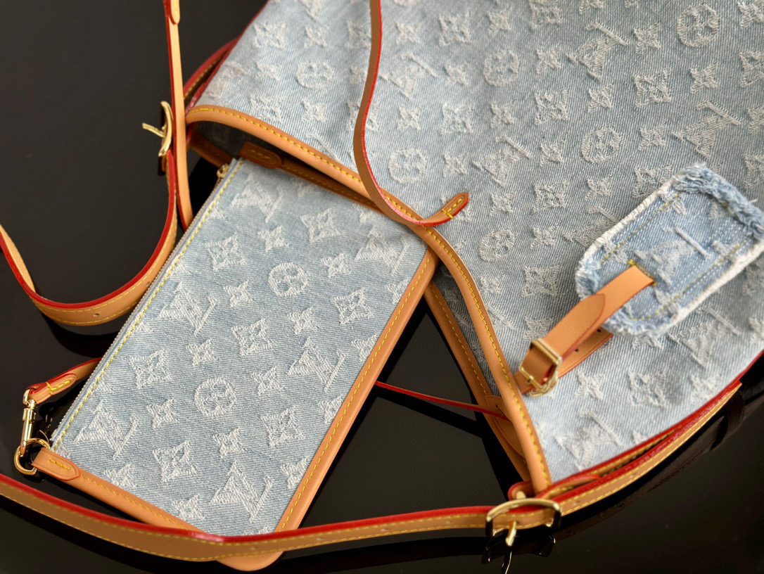 Louis Vuitton CARRYALL Small handbag view 7
