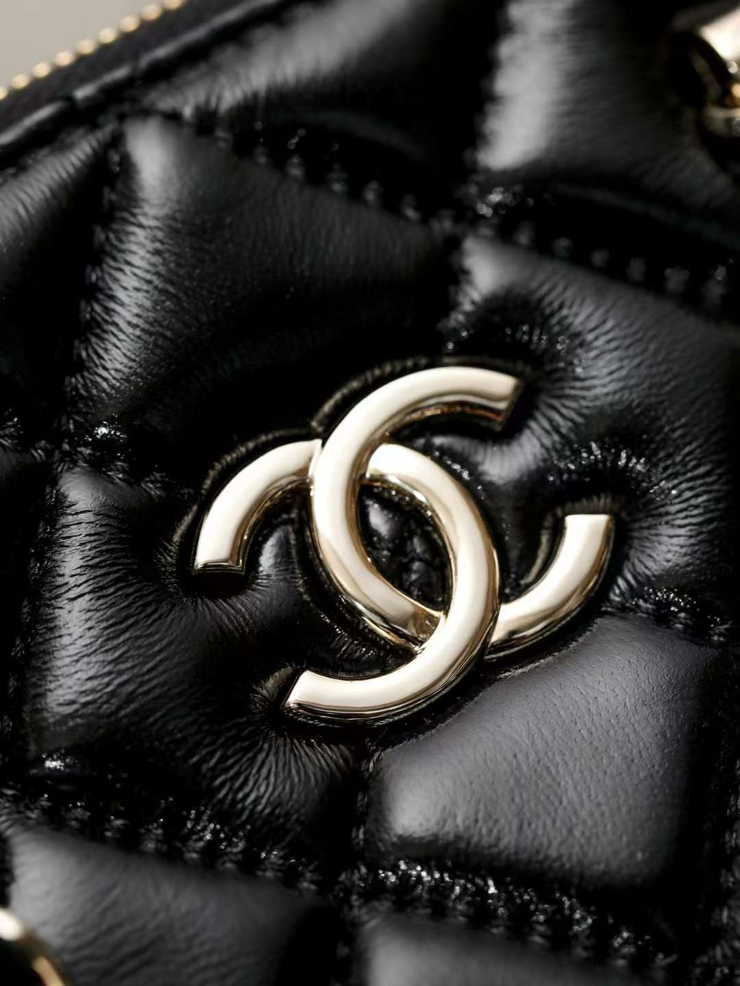 Chanel Clutch with Chain view 3