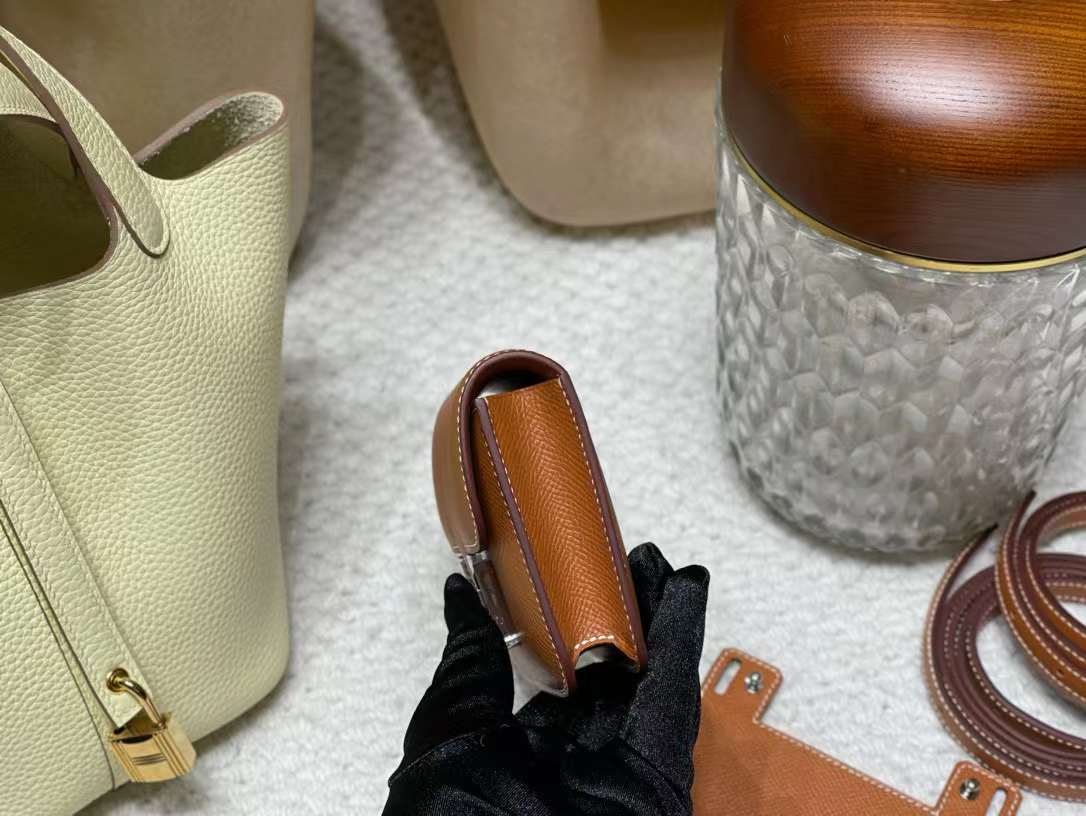 Hermès Constance Slim Purse view 3