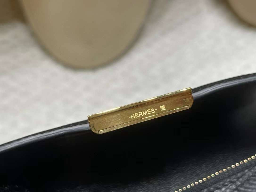Hermès Constance Slim Purse view 6