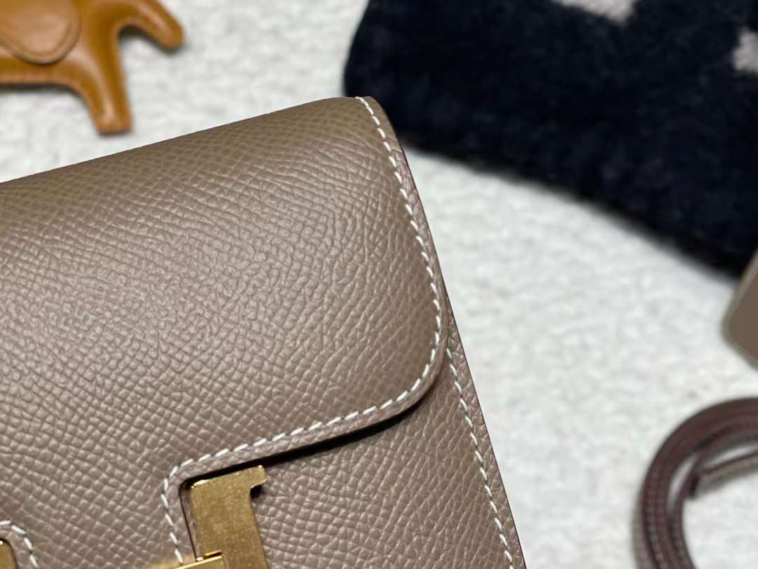 Hermès Constance Slim Purse view 3