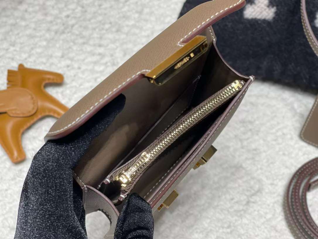 Hermès Constance Slim Purse view 6