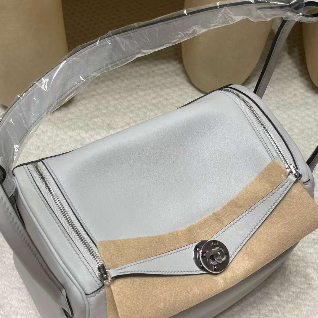 Hermès Mermes Lindy 26 view 3